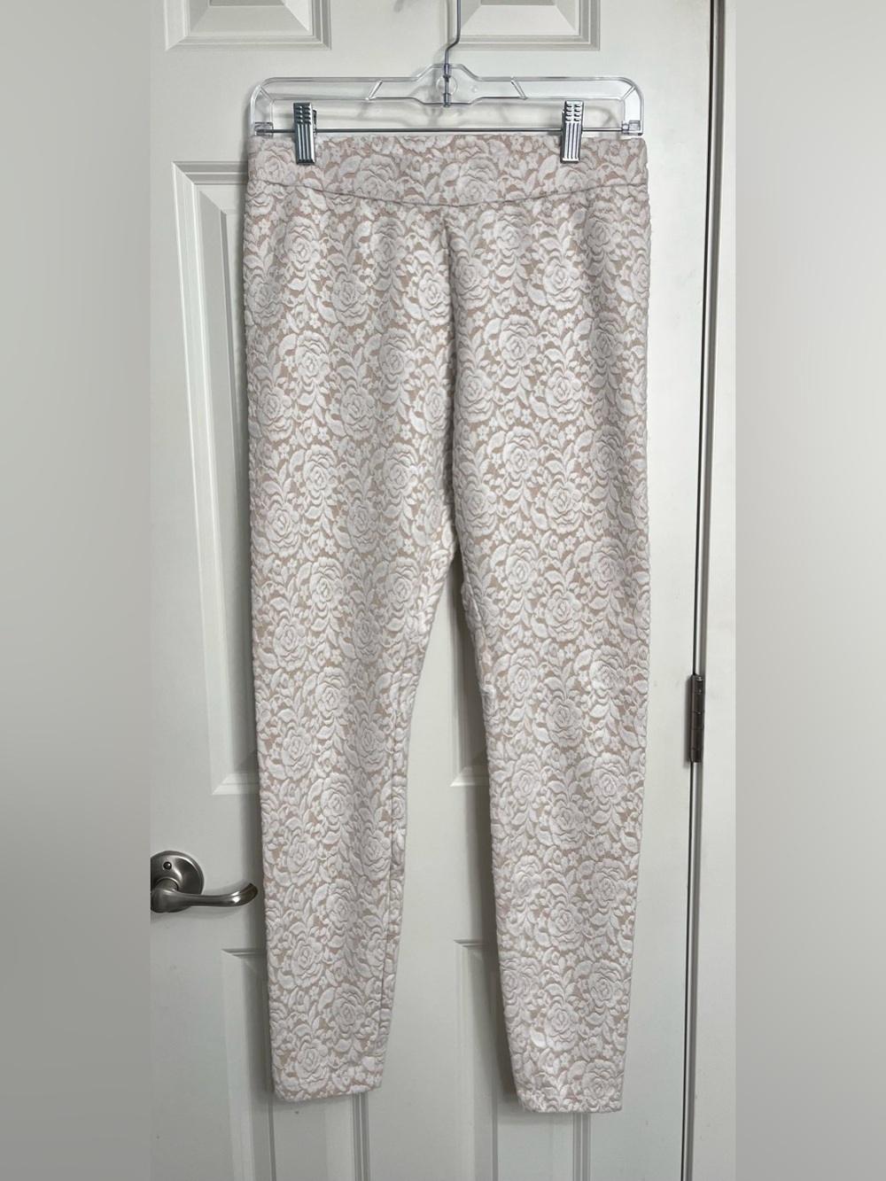 Hue Floral Lace Leggings